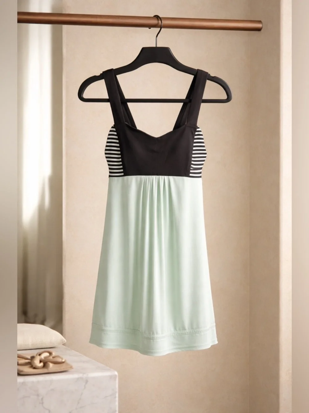 lululemon athletica size excellent